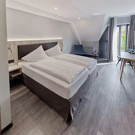 Zum Roten Baeren Hotel *